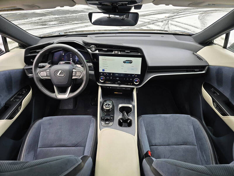 2023 Lexus RZ 450e Luxury