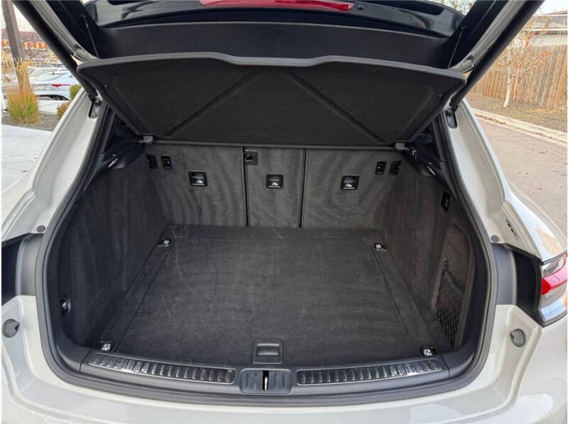 2021 Porsche Macan Turbo