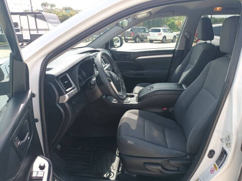 2019 Toyota Highlander LE