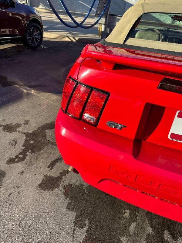 2004 Ford Mustang GT Deluxe