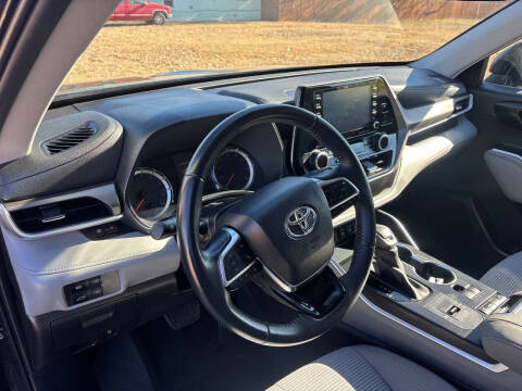 2021 Toyota Highlander LE