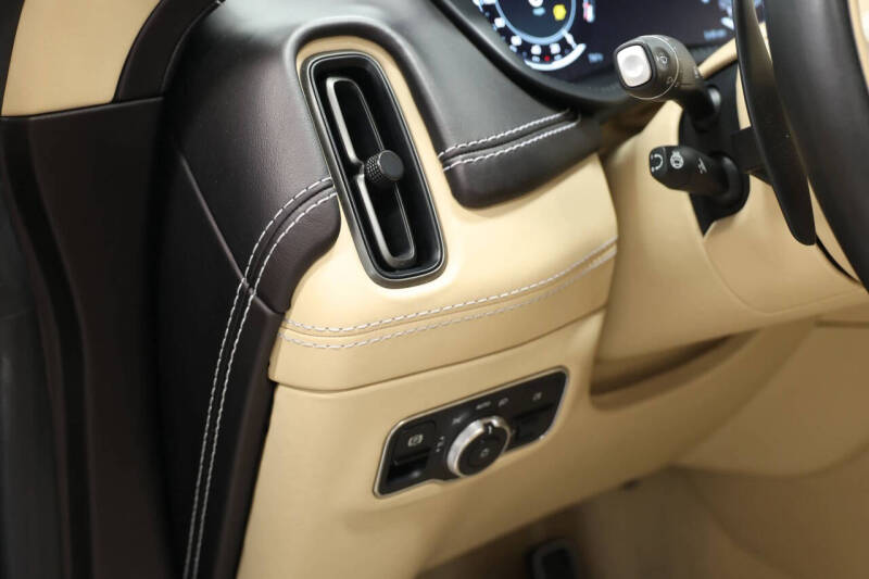 2021 Aston Martin DBX