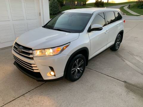 2019 Toyota Highlander for sale at Car Connections in Kansas City MO