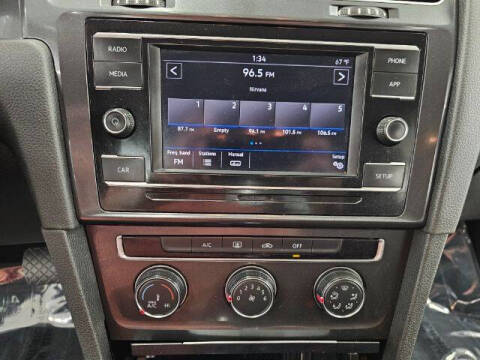 2019 Volkswagen Golf SE