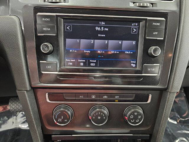 2019 Volkswagen Golf SE