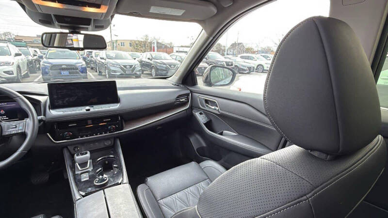 2024 Nissan Rogue Platinum