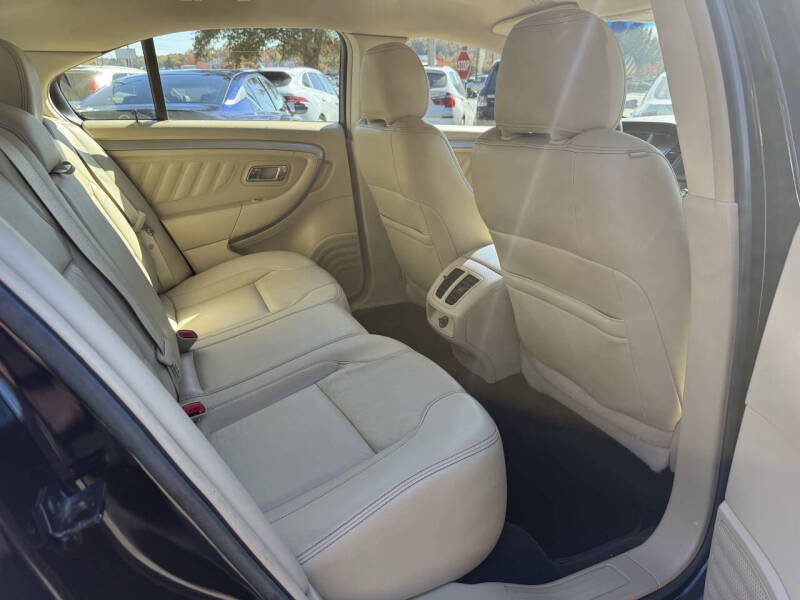 2017 Ford Taurus SEL