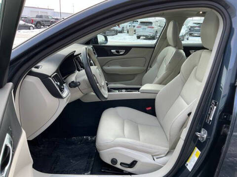 2020 Volvo S60 T6 Momentum