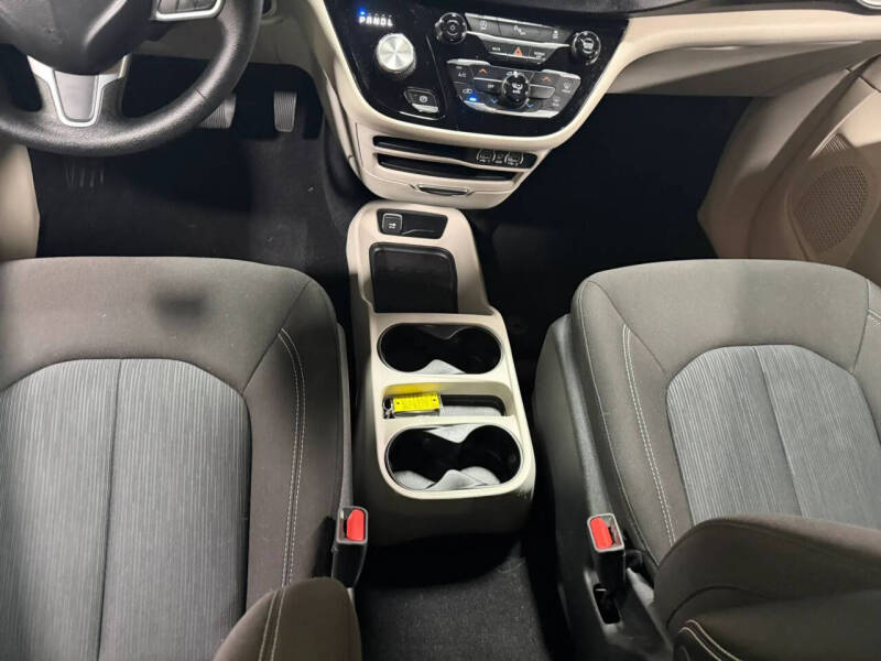 2021 Chrysler Voyager L