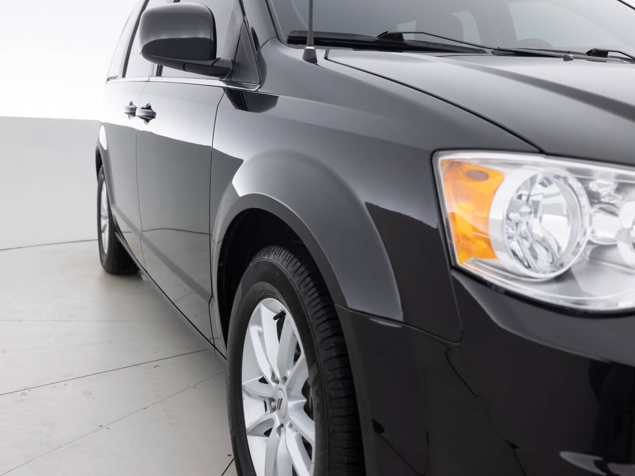 Used Car 2020 Dodge Grand Caravan  Sxt 4dr Mini Van For Sale Under $12,000 In Coal City, Illinois