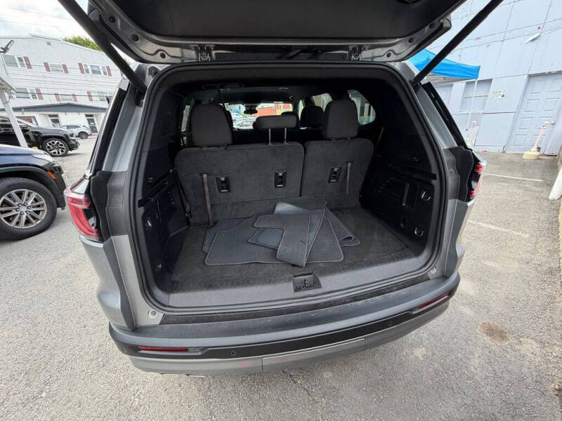 2025 GMC Acadia Elevation