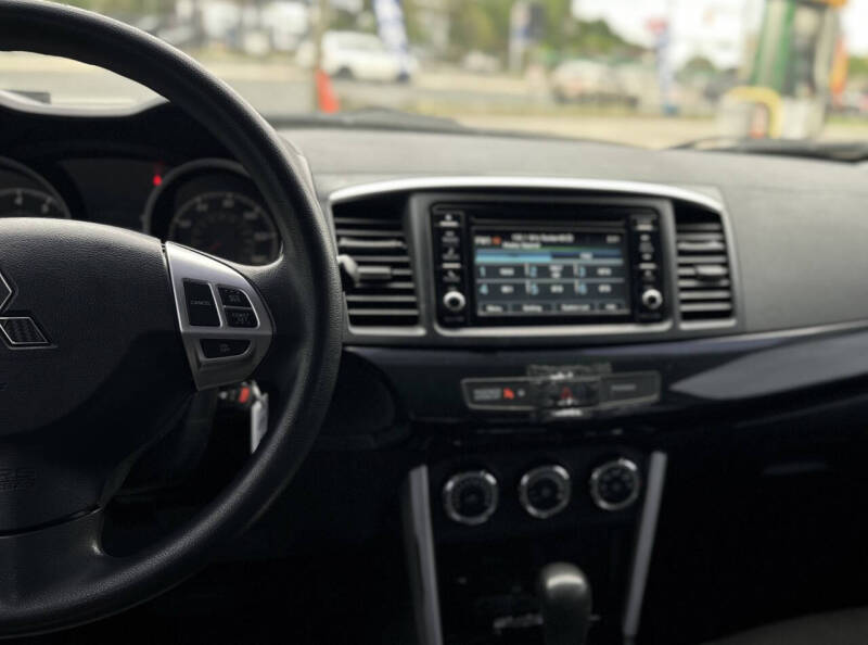 2017 Mitsubishi Lancer ES