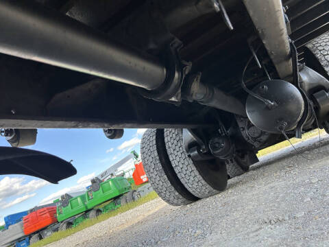 2017 Freightliner M2106 Truck