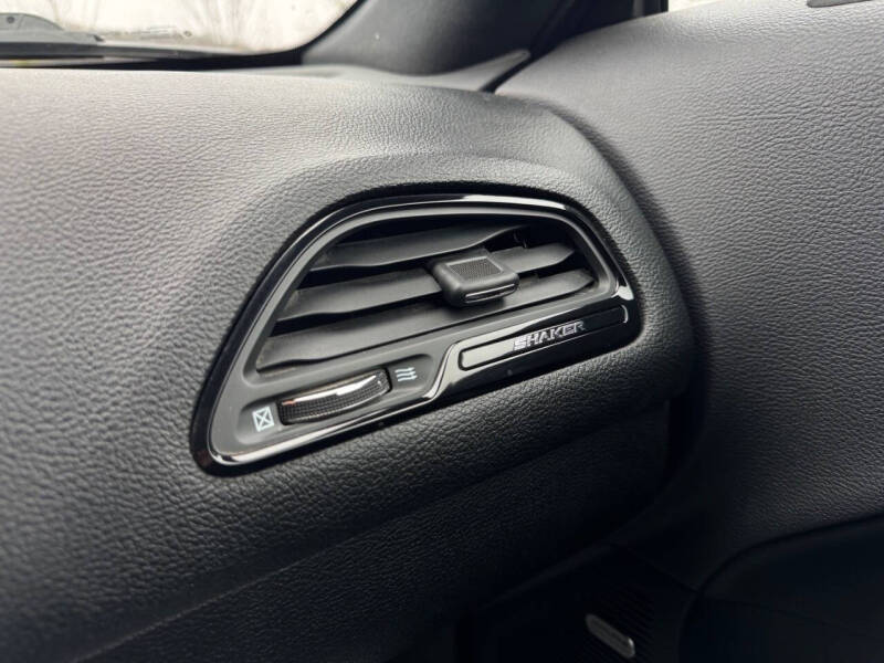 2017 Dodge Challenger 392 HEMI Scat Pack Shaker