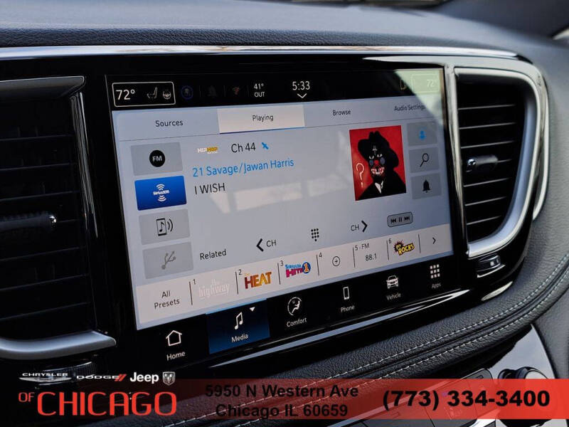 2026 Chrysler Pacifica Select