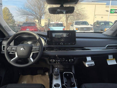 2026 Mitsubishi Outlander SE