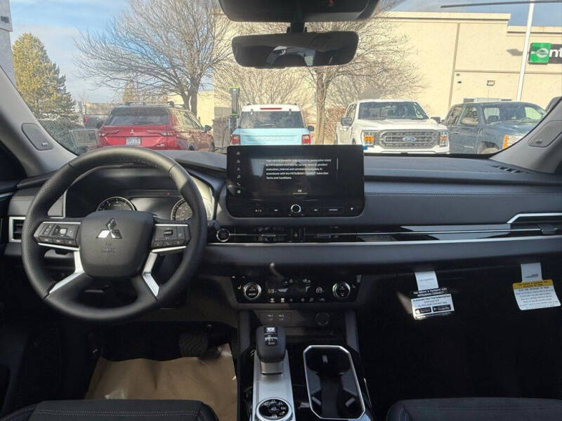 2026 Mitsubishi Outlander SE