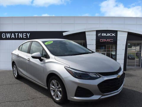 2019 Chevrolet Cruze for sale at DeAndre Sells Cars in North Little Rock AR