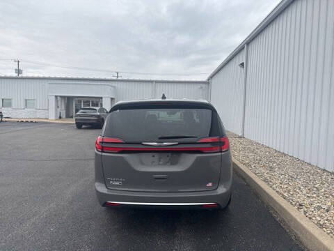 2025 Chrysler Pacifica Select