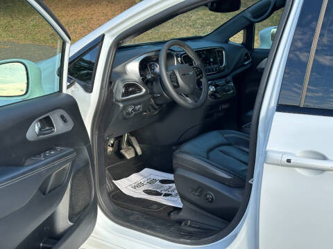 2022 Chrysler Pacifica Hybrid Touring L