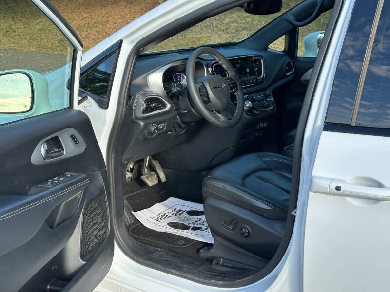 2022 Chrysler Pacifica Hybrid Touring L