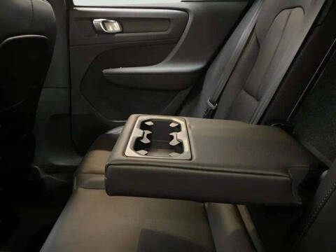 2025 Volvo XC40 B5 Plus Bright Theme