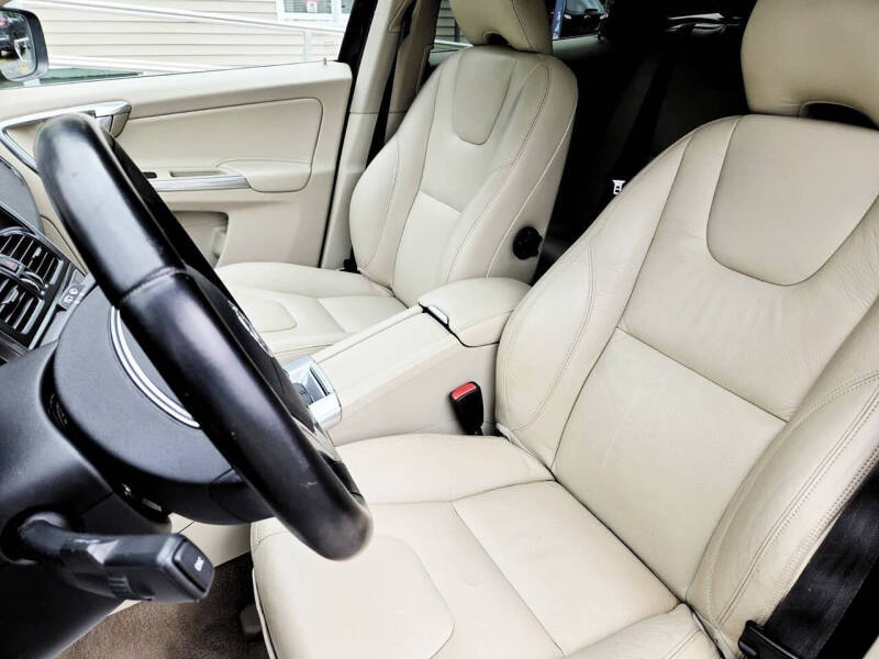 2015 Volvo XC60 T5 Drive-E Premier Plus