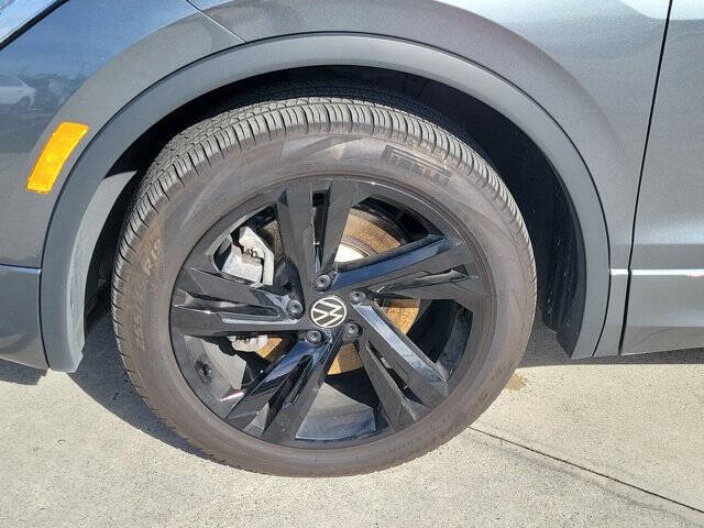 2023 Volkswagen Tiguan SE R-Line Black