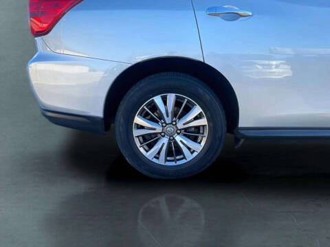 2020 Nissan Pathfinder SV