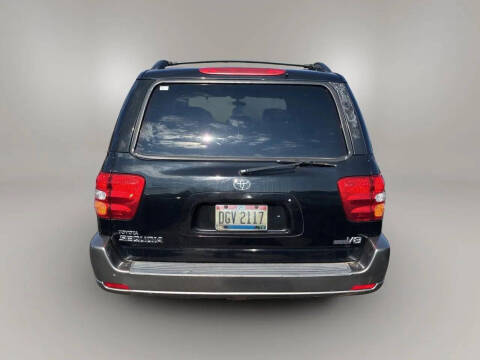 2004 Toyota Sequoia SR5