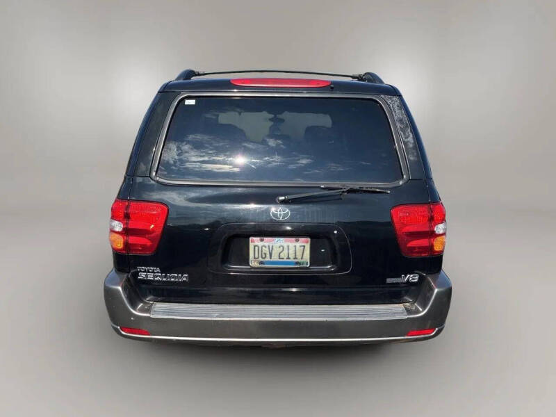 2004 Toyota Sequoia SR5
