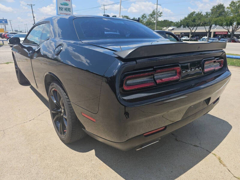 2018 Dodge Challenger SXT Plus