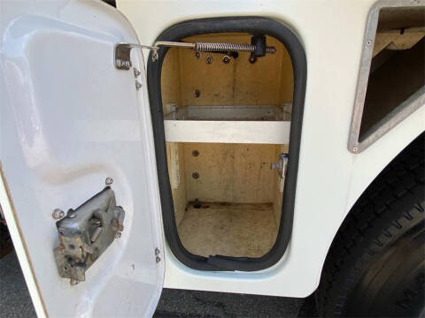 2015 Freightliner 108 SD