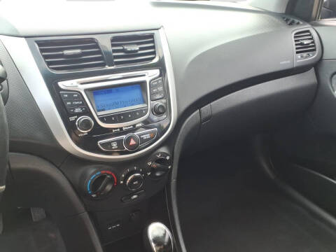 2013 Hyundai Accent SE