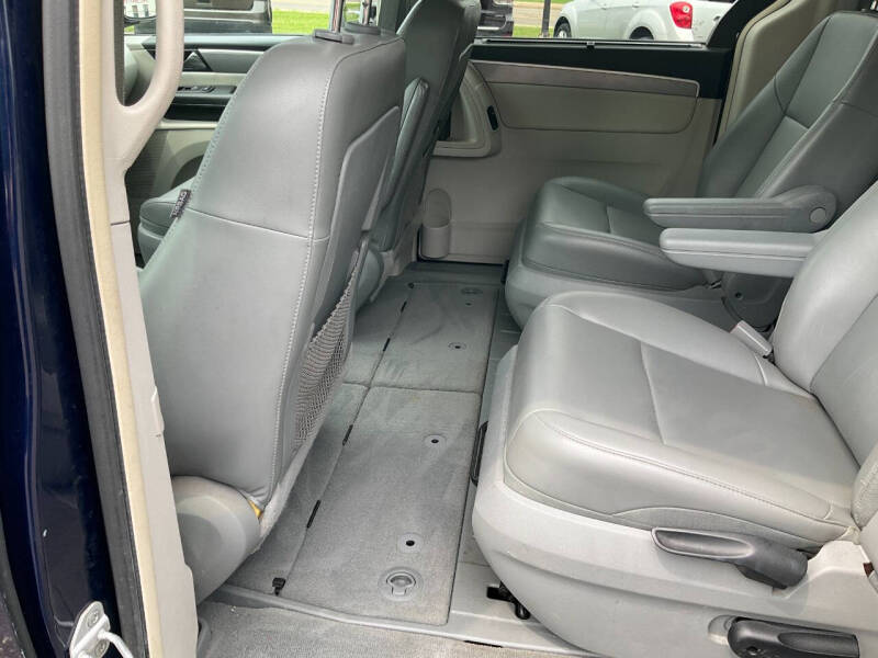 2014 Volkswagen Routan SE