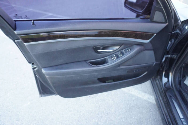 2015 BMW 5 Series 528i