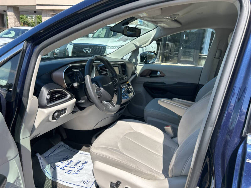 2017 Chrysler Pacifica LX