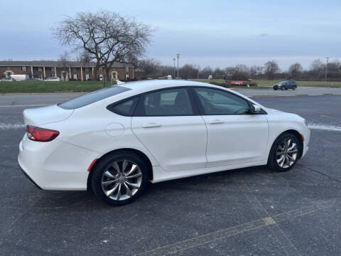 2016 Chrysler 200 S
