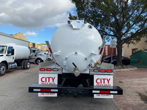 2025 Freightliner M2 106