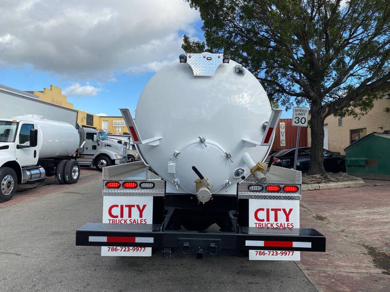 2025 Freightliner M2 106