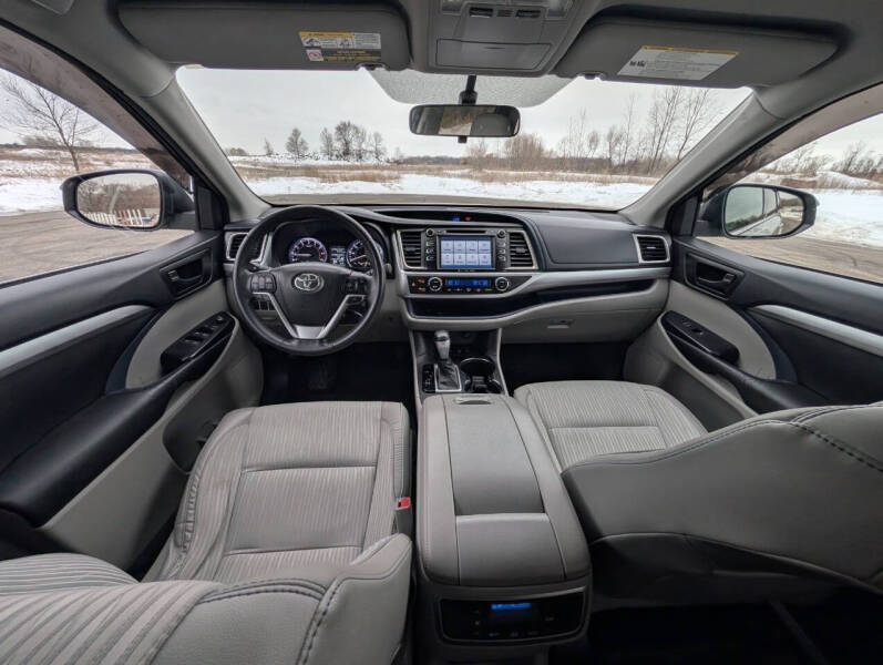 2016 Toyota Highlander LE