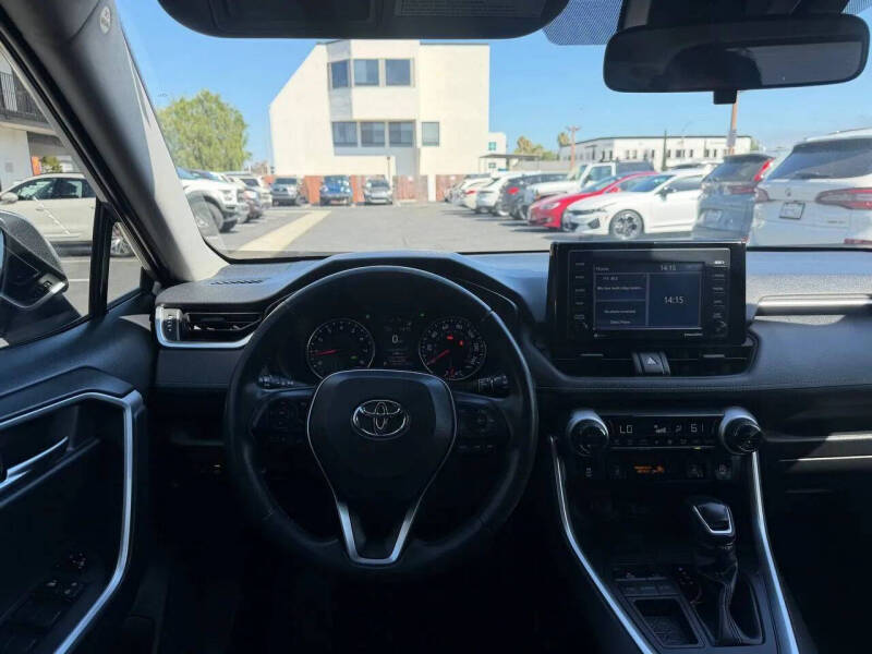 2020 Toyota RAV4 XLE