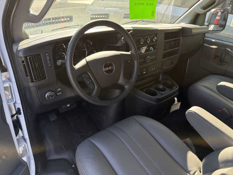 2025 GMC Savana 2500