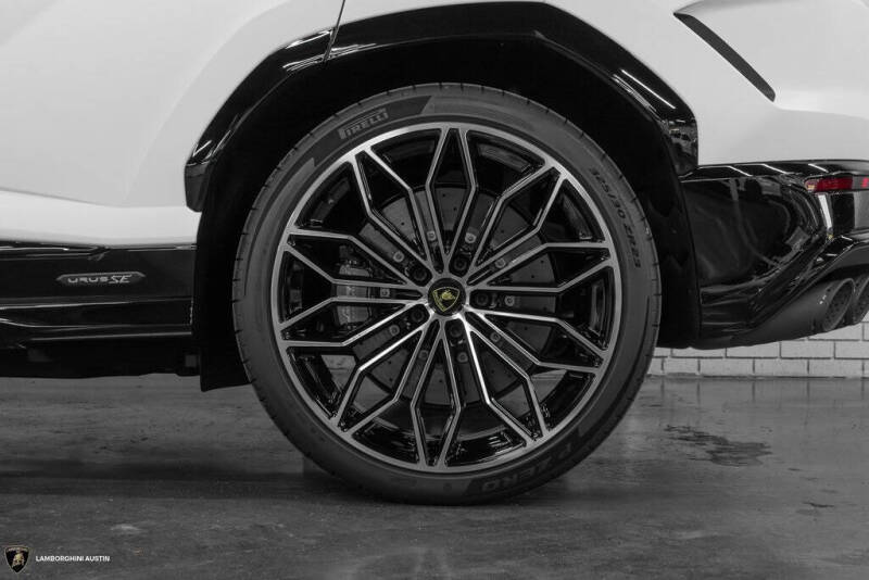 2025 Lamborghini Urus SE