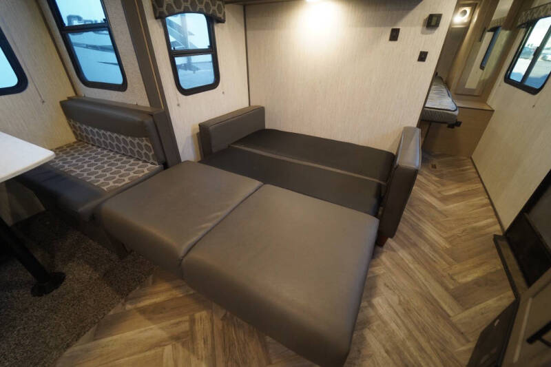 2021 Cruiser RV shadow  Cruiser