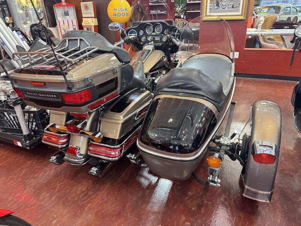 2004 Harley-Davidson FLHTCUI - Electra Glide 3