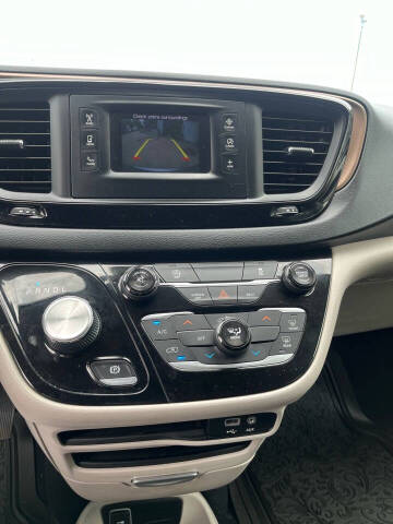 2017 Chrysler Pacifica LX