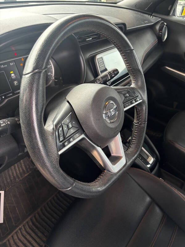 2019 Nissan Kicks SR