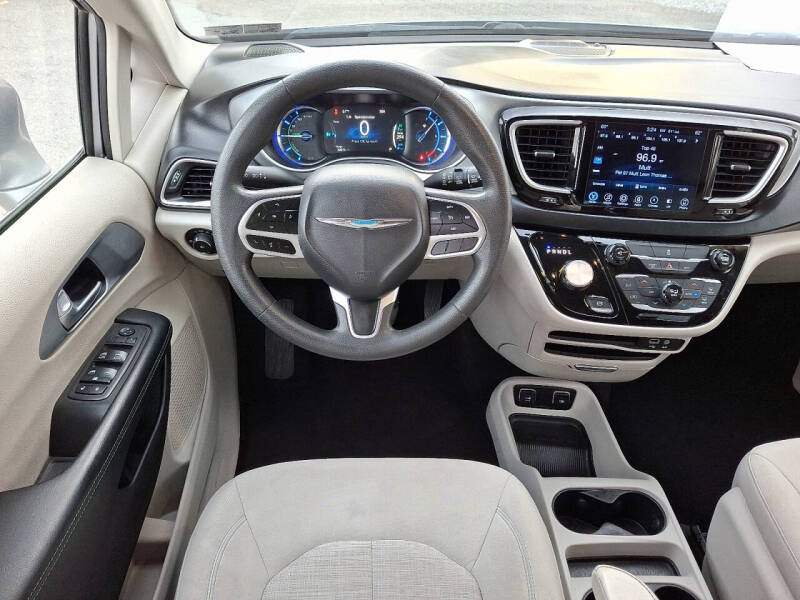 2017 Chrysler Pacifica Hybrid Touring Plus