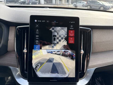 2025 Volvo XC90 B5 Plus Bright Theme 7P